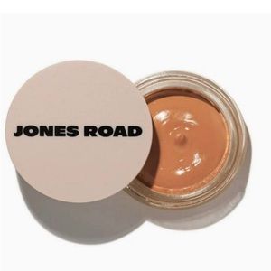 Jones Road NEW IN BOX What The Foundation MEDIUM